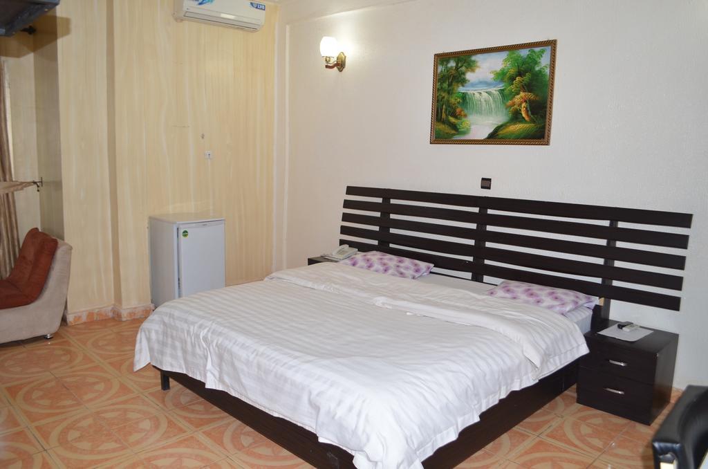 Ouaga Beach Hotel Ouagadougou Eksteriør billede